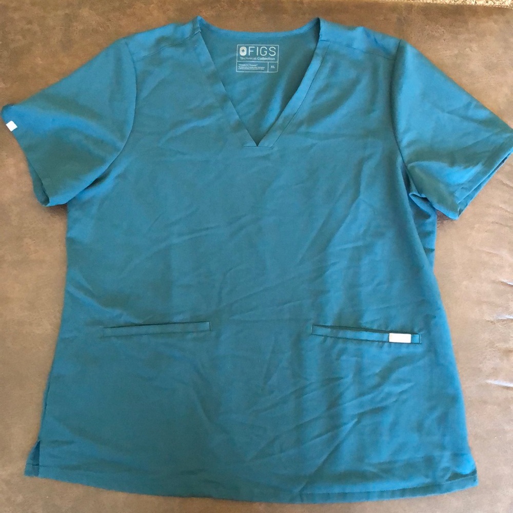 NWOT Figs Three Pocket Scrub Top